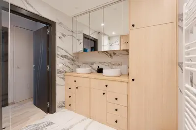 a bathroom with a sink and a mirror at Elégant 3 pièces avec Terrasse - Centre - Lumineux in Cannes