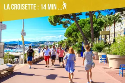 a group of people walking down a sidewalk at Elégant 3 pièces avec Terrasse - Centre - Lumineux in Cannes