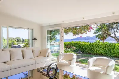 a living room with a white couch and chairs at Villa Cannes superbe vue mer in Cannes