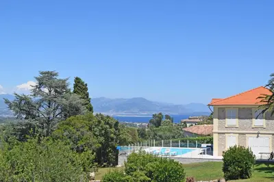a villa with a view of the water at Villa Super Cannes avec vue mer in Vallauris