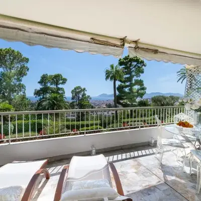 Spacious 1-Br with Sea View Residence with Pool Cannes