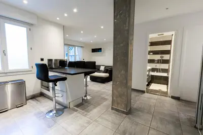 an office with a desk and a chair in a room at Family Flat Cannes Centre in Cannes