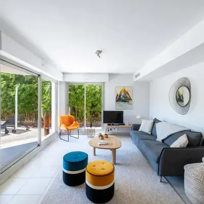 1-Br Garden Apartment with Pool Peaceful Private Parking