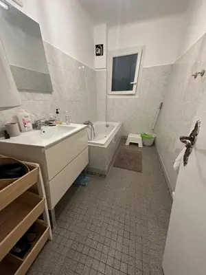 a bathroom with a sink and a tub and a toilet at 2 pièces Cannes centre Terrasse et plage à 5 min in Cannes