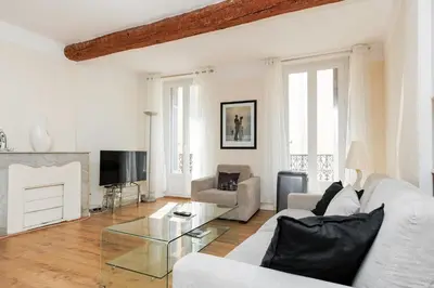 a living room with a couch and a table at Le Meynadier Center-Festival-Clim-WiFi in Cannes