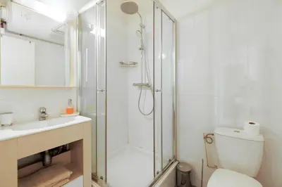 a bathroom with a shower and a toilet and a sink at Le Meynadier Center-Festival-Clim-WiFi in Cannes
