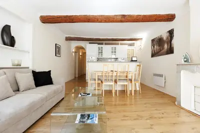 a living room with a couch and a table at Le Meynadier Center-Festival-Clim-WiFi in Cannes