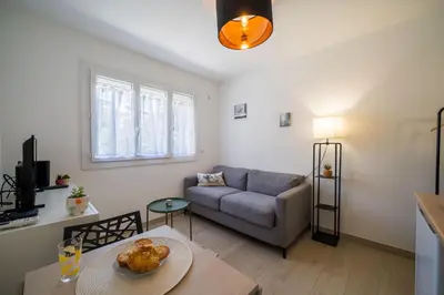 a living room with a couch and a table at Studette Croisette, proche Martinez in Cannes