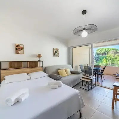 Studio rénové avec grande terrasse - Climatisation - Aperçu mer