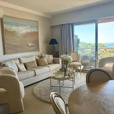 Stunning 3-Room with Panoramic Views Over Cannes