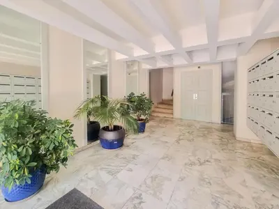 a large hallway with potted plants in a building at Cannes 2 pièces lumineux terrasse ensoleillée in Cannes