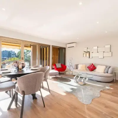 Beautiful 2-Br Apartment Sea View Beaches Within Walking Distance