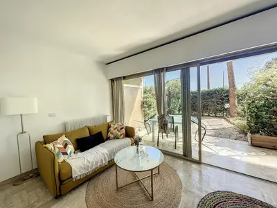 a living room with a couch and a table at Le 65 Picaud - Superbe logement proche plages in Cannes