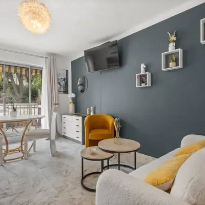 Studio in Cannes city center with terrace
