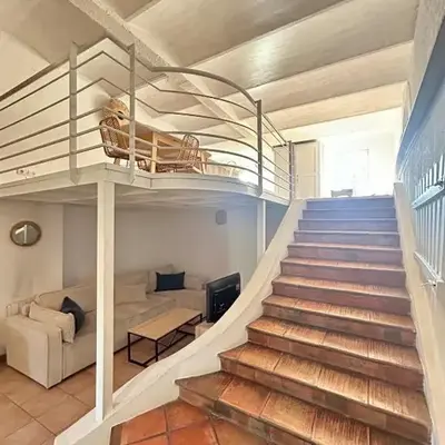 Large duplex with garden in historic house