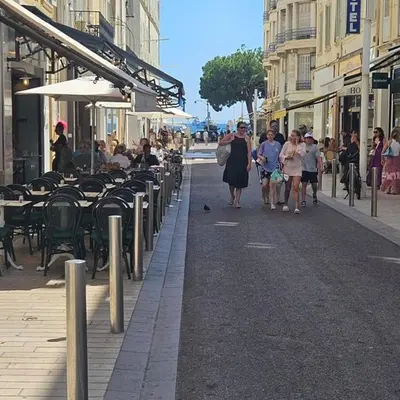 a group of people walking down a city street at Cannes centre T3 Carré D'Or calme air conditionné WiFi in Cannes