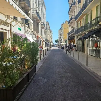 an empty street in a city with buildings at Cannes centre T3 Carré D'Or calme air conditionné WiFi in Cannes