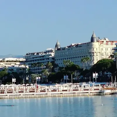 Cannes centre T3 Carré D'Or calme air conditionné WiFi