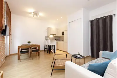a living room with a couch and a table at Appartement centre-ville à 5 min du palais des festivals in Cannes