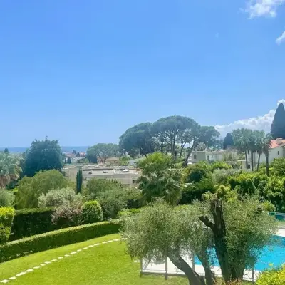 Cozy flat with terrace and swimming pool in Cannes