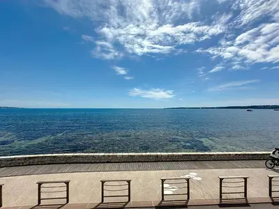 Gallery image of 32m2 petite maison au bord de l'eau avec terrasse in Cannes