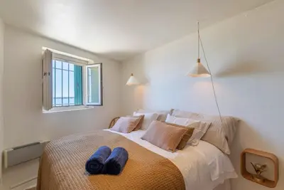 Gallery image of 32m2 petite maison au bord de l'eau avec terrasse in Cannes