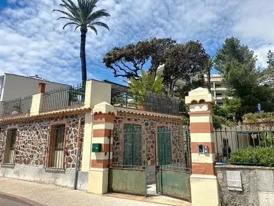 Gallery image of 32m2 petite maison au bord de l'eau avec terrasse in Cannes