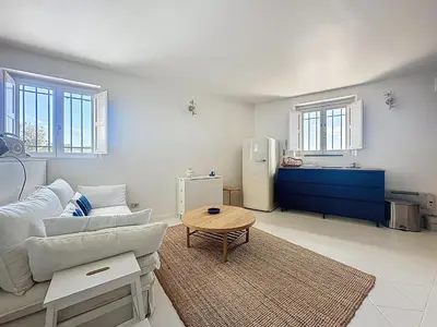 Gallery image of 32m2 petite maison au bord de l'eau avec terrasse in Cannes