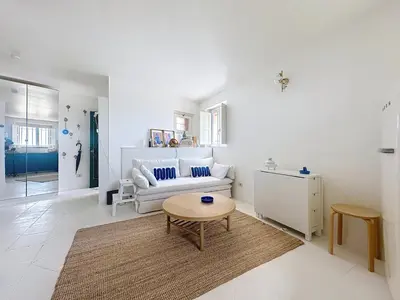 Gallery image of 32m2 petite maison au bord de l'eau avec terrasse in Cannes