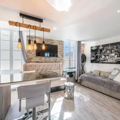Beautiful studio rue d'Antibes