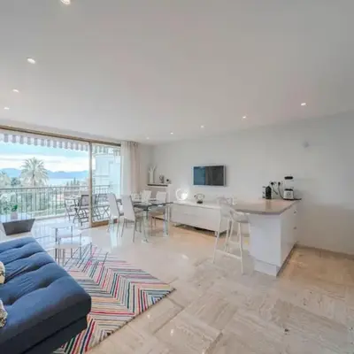 Wonderful 2 bedrooms with sea view and pool !