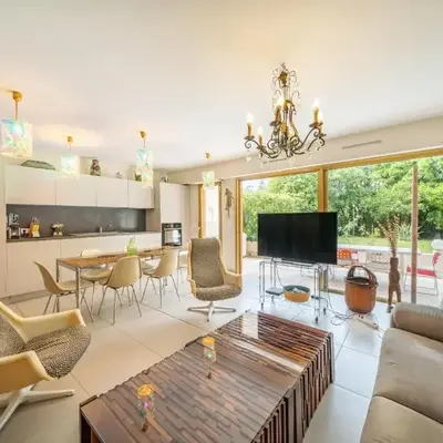 Pleasant 2 bedroom with large terrace
