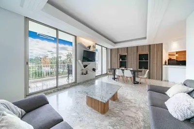 a living room with a couch and a table at Superbe appartement 5 pièces sur la Croisette in Cannes