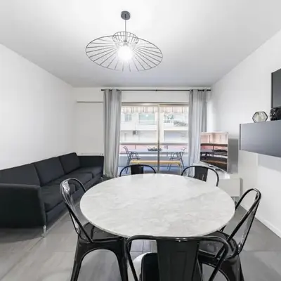 COZYSTAY - Brand new 3 bedrooms 2min walk to carlton hotel