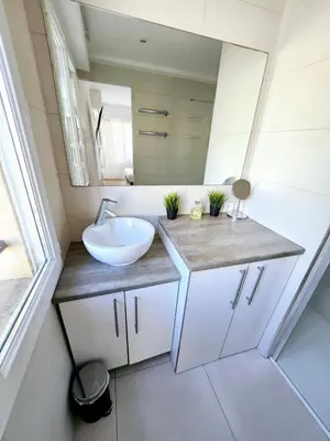 a bathroom with a sink and a mirror at Appartement 2 pièces, emplacement de rêve Martinez in Cannes