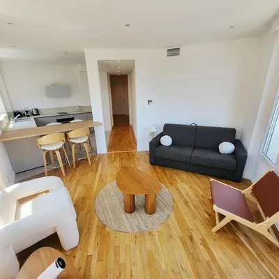 a living room with a couch and a table at Appartement 3 pièces en plein coeur de Cannes in Cannes
