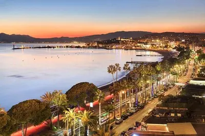 a crowd of people on a red carpet in front of a building at Apparemment cosy avec balcon plein centre de Cannes - Carla home in Cannes
