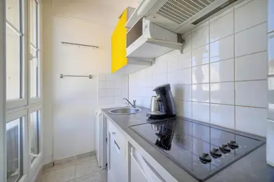 a kitchen with a sink and a counter top at Chic 2 Pieces BALCON, HOCHE-HYPERCENTRE A1B162 in Cannes
