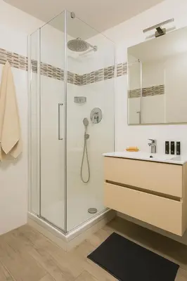 a bathroom with a shower and a sink at Étoile Riviera - Studio 2P, Centre, Plages & Palais in Cannes