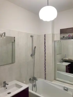 a bathroom with a bath tub and a sink at Superbe appartement T3 à 2km centre Cannes in Le Cannet