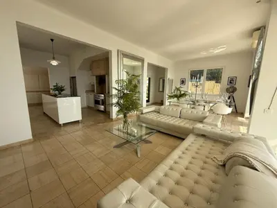 a living room with a couch and a table at Grande villa, 6 chambres, vue mer, montagne & ville de Cannes in Le Cannet