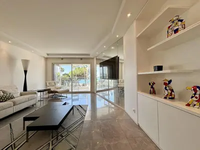 a living room with a couch and a table at Superbe 2 pièces - Première ligne Croisette in Cannes