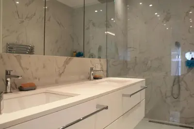 a white bathroom with a sink and a shower at Superbe 2 pièces - Première ligne Croisette in Cannes