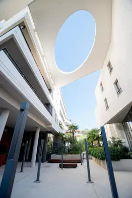 a large building with a bench in front of it at Rez-de-Jardin à Cannes Centre - Luxe & Design in Cannes