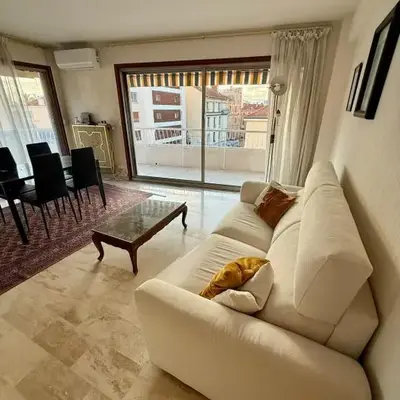 Spacious 2-Bedroom Apartment with Terrace Prime Location in Cannes