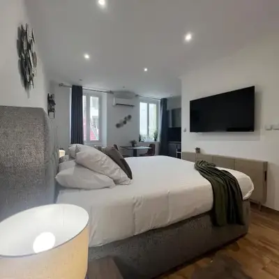 King size studio Rue Félix Faure 100 m Palais et plage