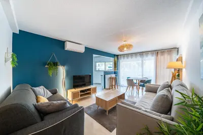 a living room with a couch and a table at 2 pièces - Centre-ville Cannes - Grand lit double in Cannes
