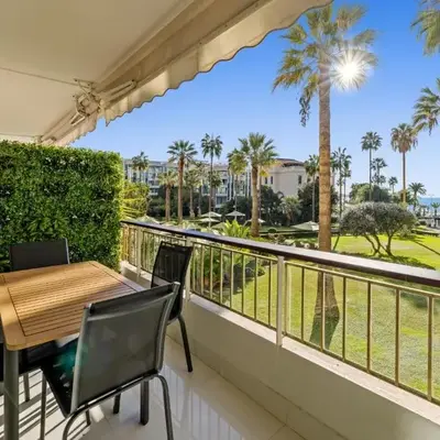 REF 2032 Renovated apartment-Sea view -Ideal for conferences and vacations