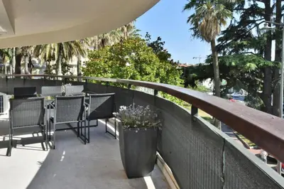 a balcony with chairs and a table on a fence at Résidence Cannes - 3p Neuf à 15min à Pied De La Plage - CANNES - 3P neuf à 15min à pied de la plage MAE-2383 in Cannes