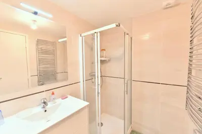 a bathroom with a shower and a sink at Résidence 3p Avec Terrasse Et Piscine Au Coeur Du Palm Beach - 3P avec terrasse et piscine au coeur du Palm Beach MAE-1593 in Cannes